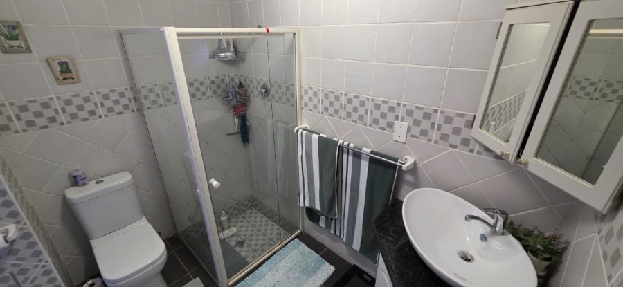 5 Bedroom Property for Sale in Wilkoppies North West